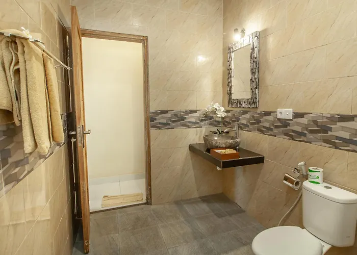 Abhirama & Hotel 2*